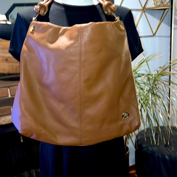Vince Camuto Handbags - VINCE CAMUTO HOBO BAG!🤎🤎